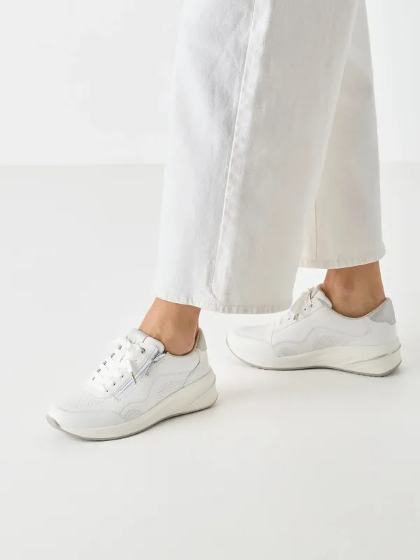 Sneakers bianche in vera pelle con zeppa